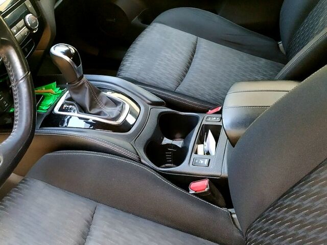 Черный Ниссан ИксТрейл, объемом двигателя 1.6 л и пробегом 100 тыс. км за 23500 $, фото 12 на Automoto.ua