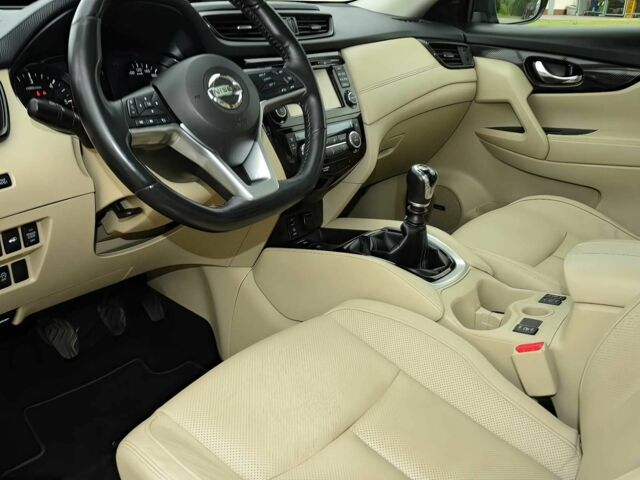 Черный Ниссан ИксТрейл, объемом двигателя 1.6 л и пробегом 47 тыс. км за 13800 $, фото 7 на Automoto.ua