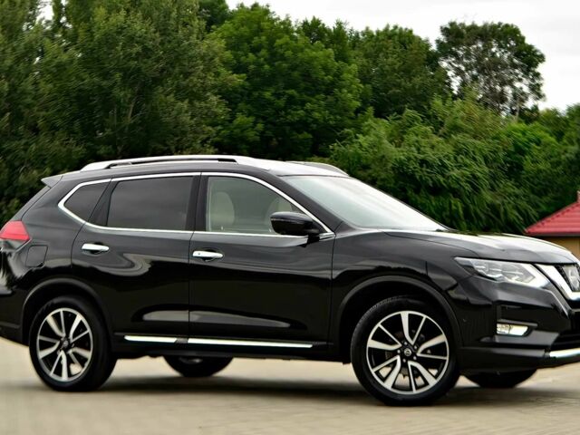 Черный Ниссан ИксТрейл, объемом двигателя 1.6 л и пробегом 47 тыс. км за 13800 $, фото 2 на Automoto.ua