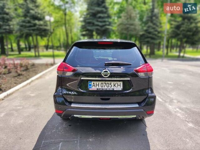 Черный Ниссан ИксТрейл, объемом двигателя 1.6 л и пробегом 65 тыс. км за 24200 $, фото 5 на Automoto.ua