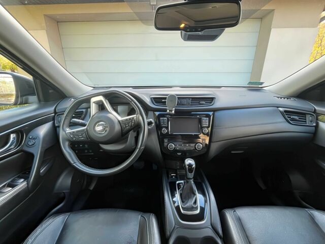 Черный Ниссан ИксТрейл, объемом двигателя 2 л и пробегом 50 тыс. км за 12300 $, фото 7 на Automoto.ua