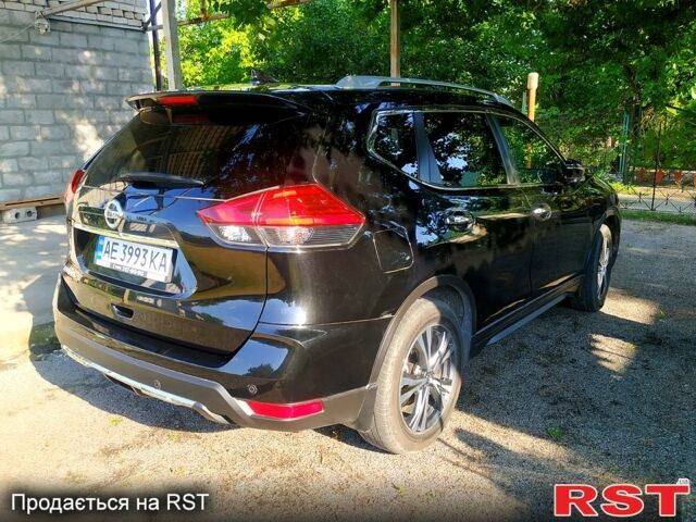 Черный Ниссан ИксТрейл, объемом двигателя 1.6 л и пробегом 100 тыс. км за 23500 $, фото 3 на Automoto.ua