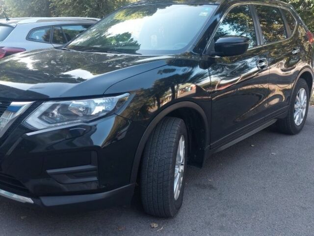 Черный Ниссан ИксТрейл, объемом двигателя 2 л и пробегом 156 тыс. км за 17000 $, фото 1 на Automoto.ua