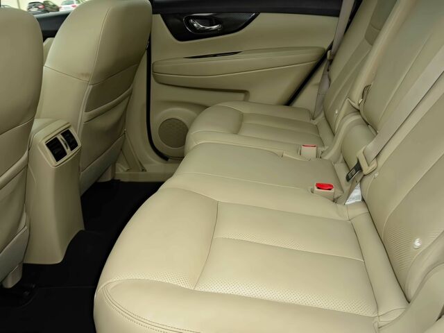 Черный Ниссан ИксТрейл, объемом двигателя 1.6 л и пробегом 47 тыс. км за 13800 $, фото 11 на Automoto.ua