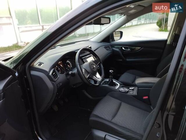 Черный Ниссан ИксТрейл, объемом двигателя 1.6 л и пробегом 63 тыс. км за 16500 $, фото 9 на Automoto.ua