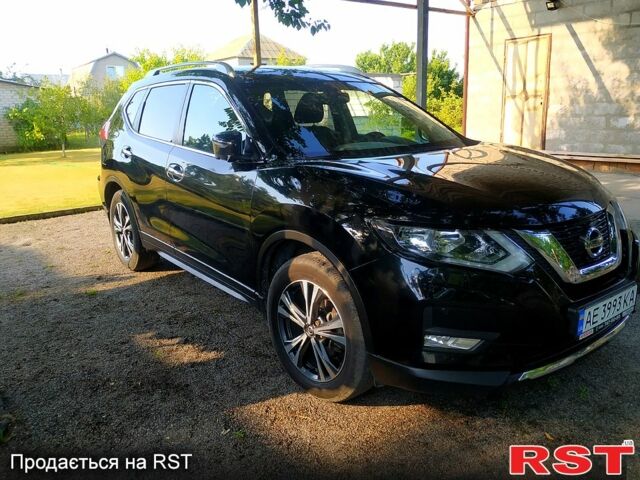 Черный Ниссан ИксТрейл, объемом двигателя 1.6 л и пробегом 100 тыс. км за 23500 $, фото 4 на Automoto.ua