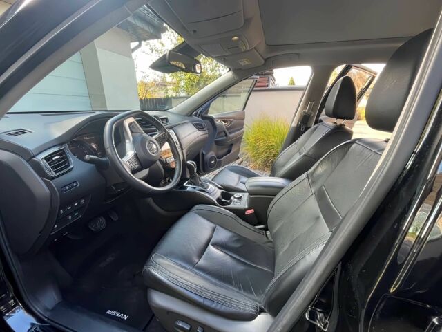 Черный Ниссан ИксТрейл, объемом двигателя 2 л и пробегом 50 тыс. км за 12300 $, фото 6 на Automoto.ua