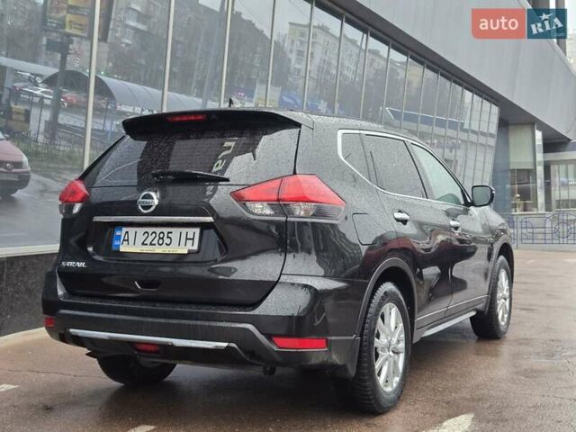 Черный Ниссан ИксТрейл, объемом двигателя 2 л и пробегом 133 тыс. км за 17900 $, фото 3 на Automoto.ua
