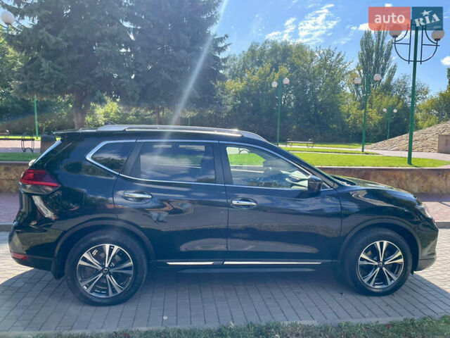 Черный Ниссан ИксТрейл, объемом двигателя 1.6 л и пробегом 87 тыс. км за 24300 $, фото 6 на Automoto.ua