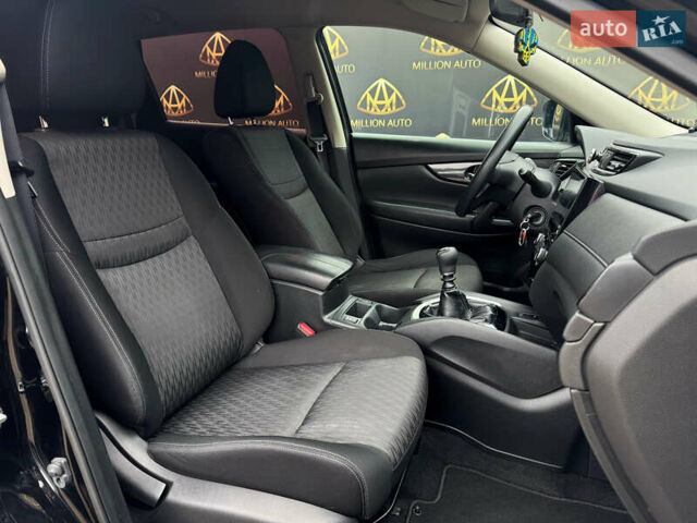 Черный Ниссан ИксТрейл, объемом двигателя 2 л и пробегом 129 тыс. км за 18300 $, фото 11 на Automoto.ua