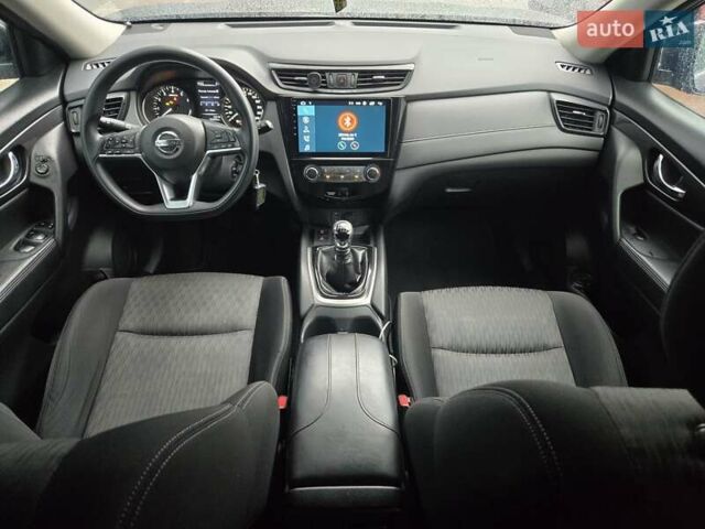 Черный Ниссан ИксТрейл, объемом двигателя 2 л и пробегом 133 тыс. км за 17900 $, фото 19 на Automoto.ua