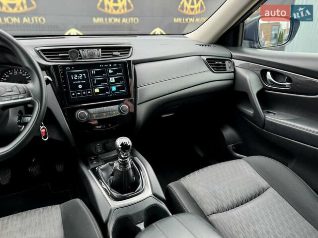 Черный Ниссан ИксТрейл, объемом двигателя 2 л и пробегом 129 тыс. км за 18300 $, фото 18 на Automoto.ua