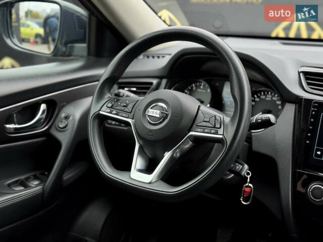 Черный Ниссан ИксТрейл, объемом двигателя 2 л и пробегом 129 тыс. км за 18300 $, фото 15 на Automoto.ua