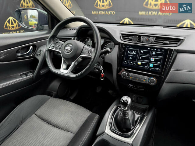 Черный Ниссан ИксТрейл, объемом двигателя 2 л и пробегом 129 тыс. км за 18300 $, фото 16 на Automoto.ua