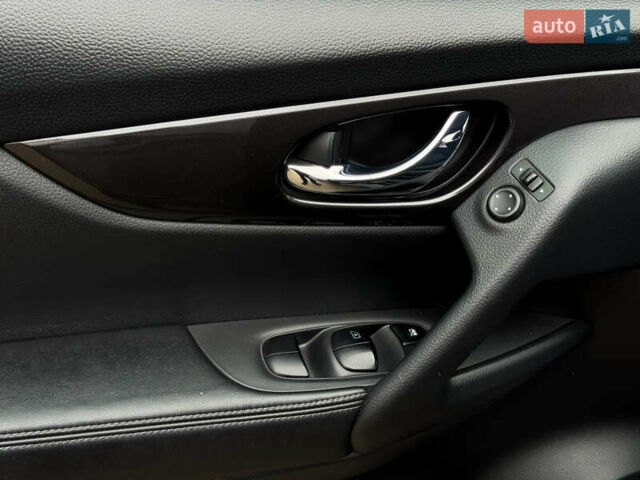 Черный Ниссан ИксТрейл, объемом двигателя 2 л и пробегом 129 тыс. км за 18300 $, фото 13 на Automoto.ua