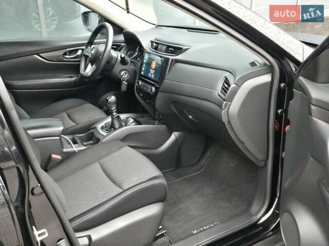Черный Ниссан ИксТрейл, объемом двигателя 2 л и пробегом 133 тыс. км за 17900 $, фото 9 на Automoto.ua