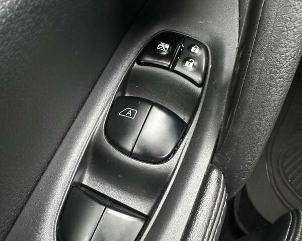 Чорний Ніссан ІксТрейл, об'ємом двигуна 1.3 л та пробігом 169 тис. км за 17500 $, фото 46 на Automoto.ua