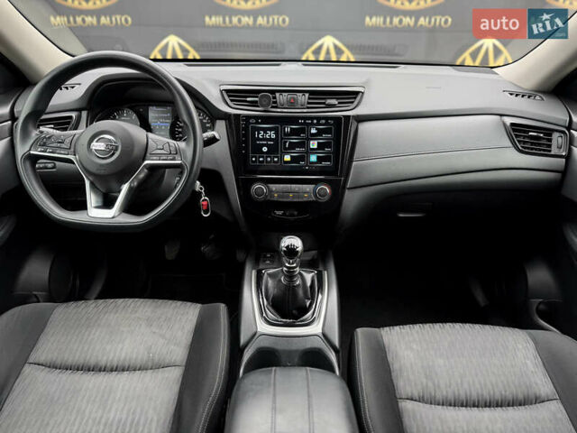 Черный Ниссан ИксТрейл, объемом двигателя 2 л и пробегом 129 тыс. км за 18300 $, фото 17 на Automoto.ua