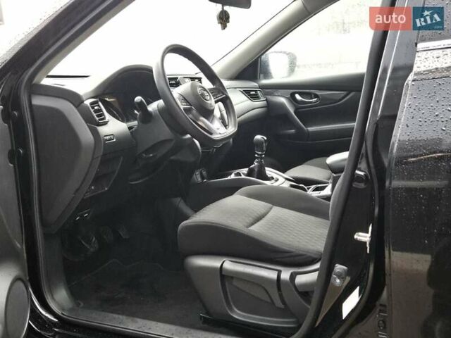 Черный Ниссан ИксТрейл, объемом двигателя 2 л и пробегом 133 тыс. км за 17900 $, фото 7 на Automoto.ua