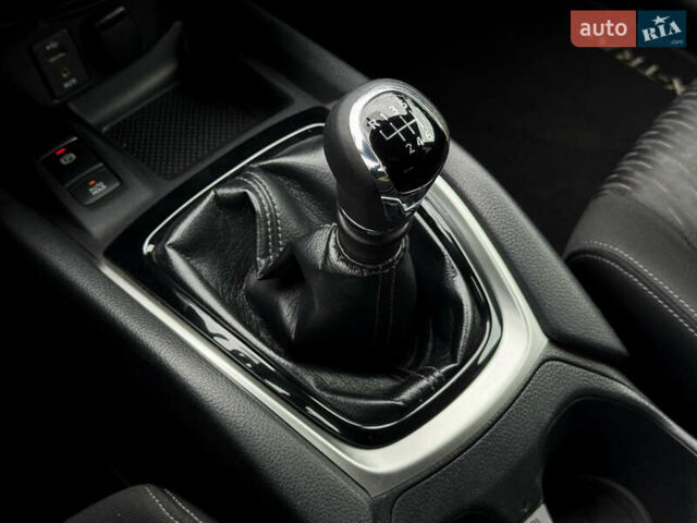 Черный Ниссан ИксТрейл, объемом двигателя 2 л и пробегом 129 тыс. км за 18300 $, фото 28 на Automoto.ua