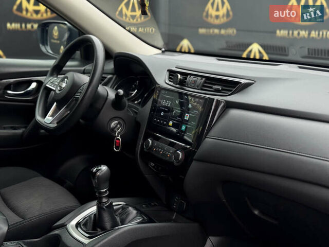 Черный Ниссан ИксТрейл, объемом двигателя 2 л и пробегом 129 тыс. км за 18300 $, фото 12 на Automoto.ua