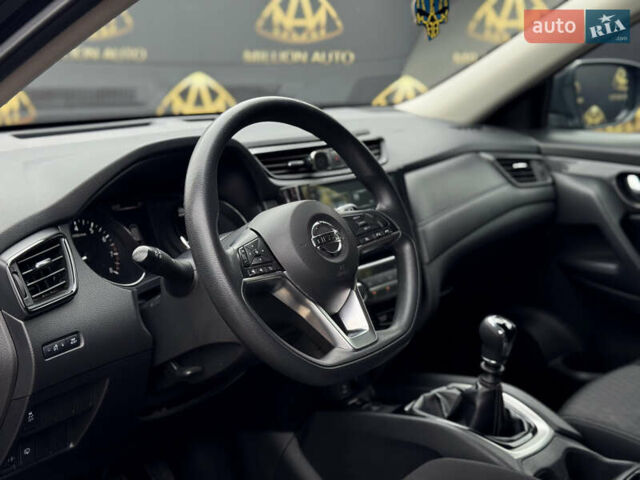Черный Ниссан ИксТрейл, объемом двигателя 2 л и пробегом 129 тыс. км за 18300 $, фото 7 на Automoto.ua