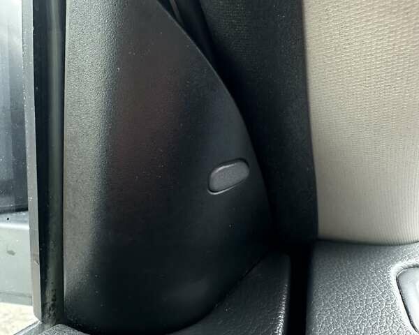 Черный Ниссан ИксТрейл, объемом двигателя 1.3 л и пробегом 169 тыс. км за 17500 $, фото 7 на Automoto.ua