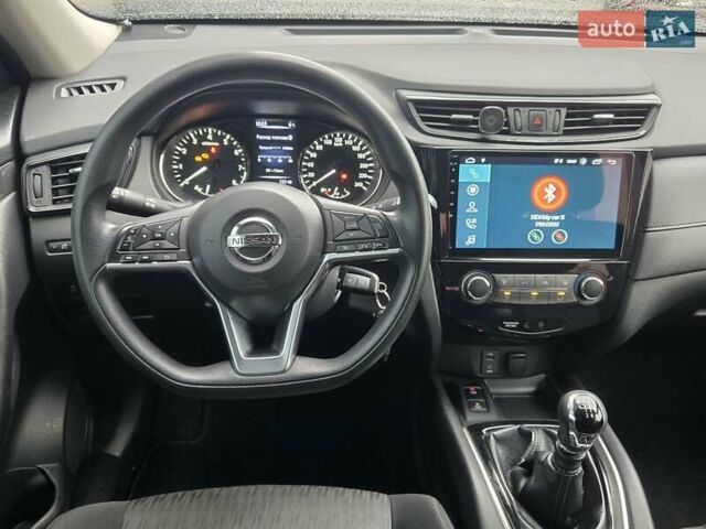 Черный Ниссан ИксТрейл, объемом двигателя 2 л и пробегом 133 тыс. км за 17900 $, фото 20 на Automoto.ua