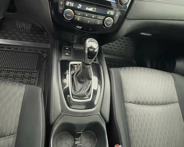 Черный Ниссан ИксТрейл, объемом двигателя 2 л и пробегом 80 тыс. км за 21900 $, фото 12 на Automoto.ua