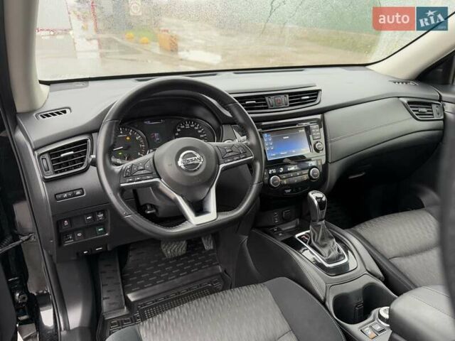 Черный Ниссан ИксТрейл, объемом двигателя 2 л и пробегом 80 тыс. км за 21900 $, фото 17 на Automoto.ua