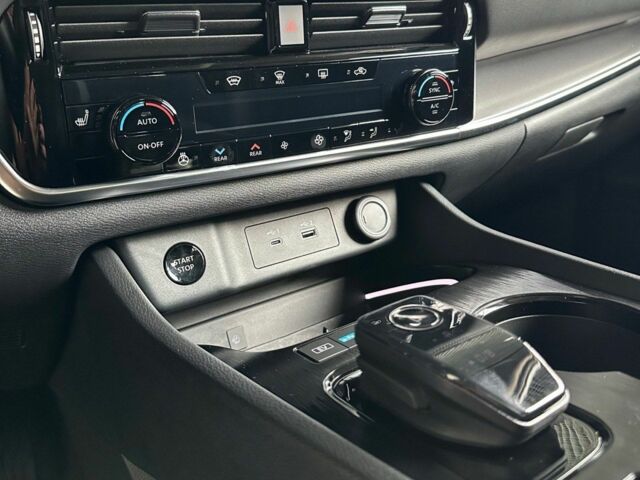 Черный Ниссан ИксТрейл, объемом двигателя 0 л и пробегом 0 тыс. км за 41956 $, фото 9 на Automoto.ua