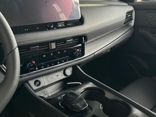 Черный Ниссан ИксТрейл, объемом двигателя 0 л и пробегом 0 тыс. км за 41956 $, фото 5 на Automoto.ua