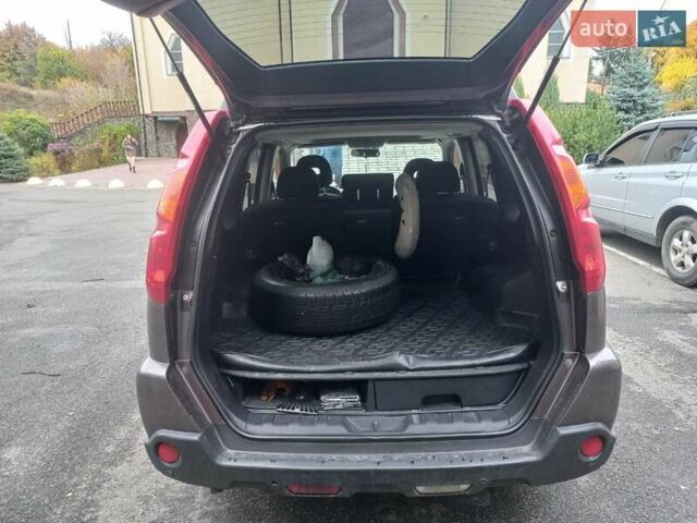 Фиолетовый Ниссан ИксТрейл, объемом двигателя 2 л и пробегом 265 тыс. км за 9200 $, фото 5 на Automoto.ua