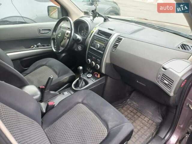 Фиолетовый Ниссан ИксТрейл, объемом двигателя 2 л и пробегом 265 тыс. км за 9200 $, фото 6 на Automoto.ua