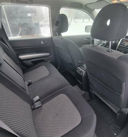 Фиолетовый Ниссан ИксТрейл, объемом двигателя 2 л и пробегом 237 тыс. км за 9100 $, фото 3 на Automoto.ua