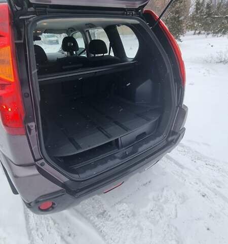 Фиолетовый Ниссан ИксТрейл, объемом двигателя 2 л и пробегом 237 тыс. км за 9100 $, фото 4 на Automoto.ua