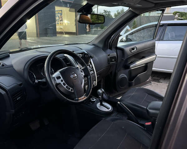 Фіолетовий Ніссан ІксТрейл, об'ємом двигуна 2 л та пробігом 296 тис. км за 12600 $, фото 3 на Automoto.ua
