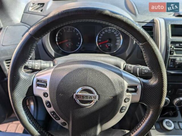 Фиолетовый Ниссан ИксТрейл, объемом двигателя 2 л и пробегом 185 тыс. км за 11000 $, фото 12 на Automoto.ua