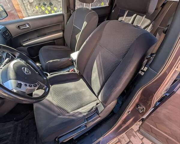 Фиолетовый Ниссан ИксТрейл, объемом двигателя 2 л и пробегом 185 тыс. км за 11000 $, фото 9 на Automoto.ua