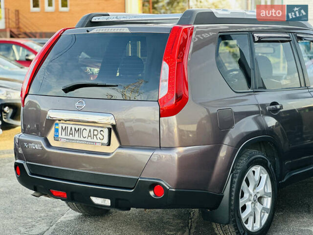 Фиолетовый Ниссан ИксТрейл, объемом двигателя 2 л и пробегом 190 тыс. км за 10800 $, фото 4 на Automoto.ua