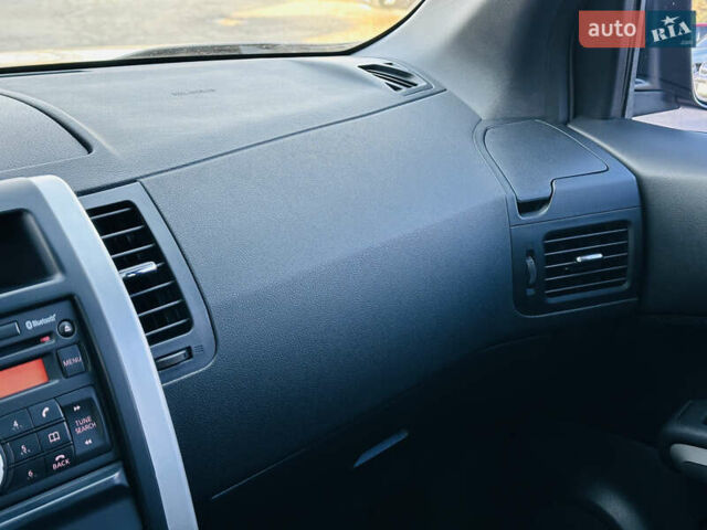 Фиолетовый Ниссан ИксТрейл, объемом двигателя 2 л и пробегом 190 тыс. км за 10800 $, фото 44 на Automoto.ua