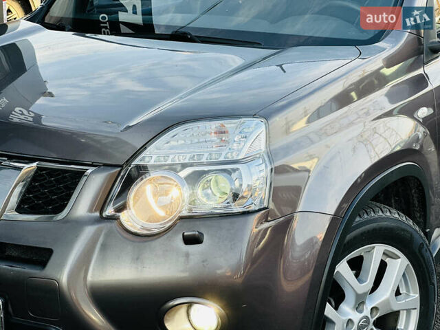 Фиолетовый Ниссан ИксТрейл, объемом двигателя 2 л и пробегом 190 тыс. км за 10800 $, фото 2 на Automoto.ua