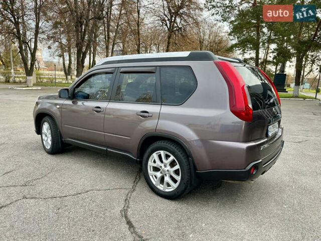 Фіолетовий Ніссан ІксТрейл, об'ємом двигуна 2 л та пробігом 190 тис. км за 10900 $, фото 5 на Automoto.ua