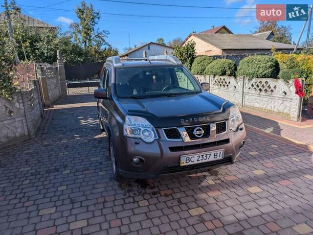 Фиолетовый Ниссан ИксТрейл, объемом двигателя 2 л и пробегом 185 тыс. км за 11000 $, фото 8 на Automoto.ua