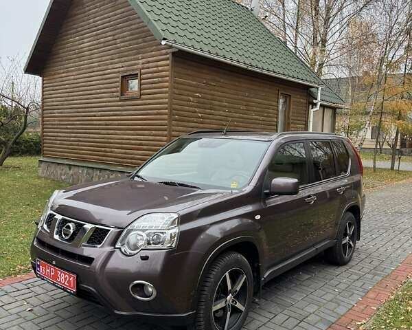 Фиолетовый Ниссан ИксТрейл, объемом двигателя 2 л и пробегом 210 тыс. км за 14800 $, фото 3 на Automoto.ua