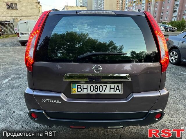 Фиолетовый Ниссан ИксТрейл, объемом двигателя 2.5 л и пробегом 124 тыс. км за 11500 $, фото 2 на Automoto.ua