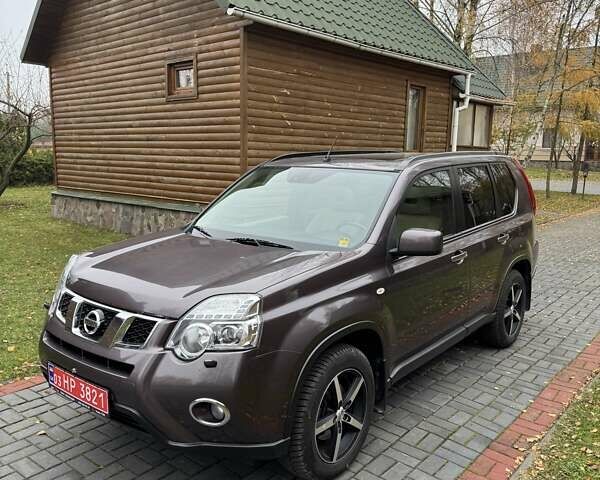 Фиолетовый Ниссан ИксТрейл, объемом двигателя 2 л и пробегом 210 тыс. км за 14800 $, фото 1 на Automoto.ua