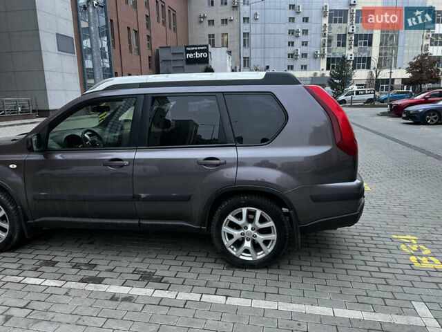 Фиолетовый Ниссан ИксТрейл, объемом двигателя 2 л и пробегом 253 тыс. км за 11000 $, фото 3 на Automoto.ua