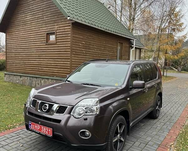 Фиолетовый Ниссан ИксТрейл, объемом двигателя 2 л и пробегом 210 тыс. км за 14800 $, фото 4 на Automoto.ua