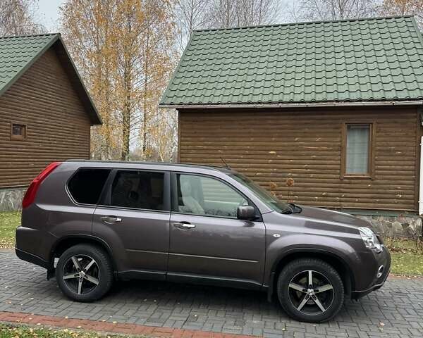 Фиолетовый Ниссан ИксТрейл, объемом двигателя 2 л и пробегом 210 тыс. км за 14800 $, фото 11 на Automoto.ua